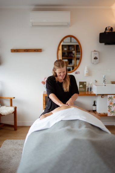 Active-Massage_Autumn-Wellness-Shoot-2025_Francine-Boer (6)